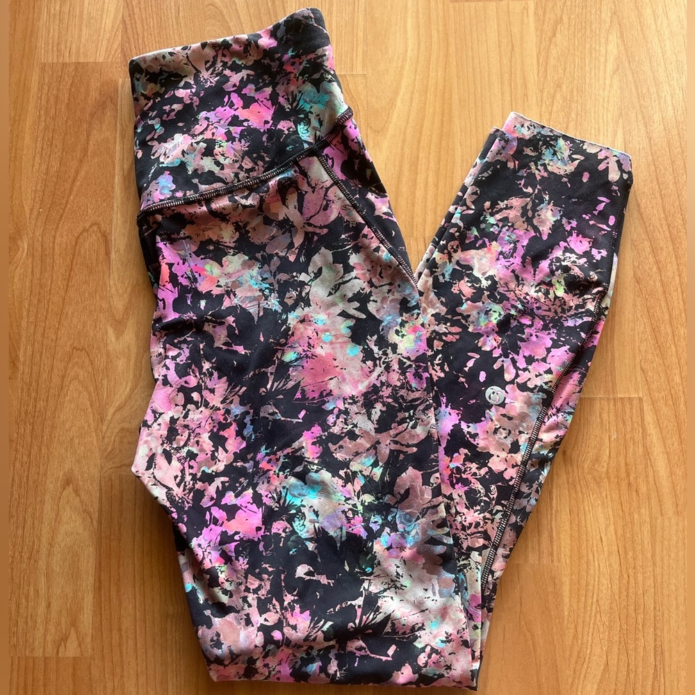 Lululemon Base Pace HR Tight 25” Nulux Size 6 Stencil Blossom Red